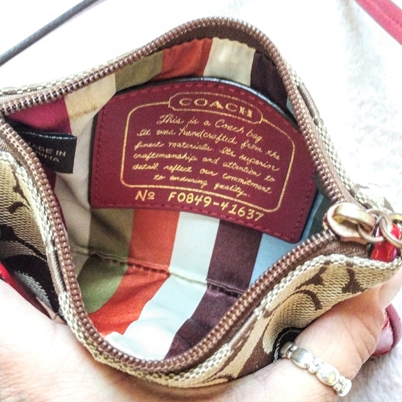 ♥️ Vintage Coach Light Khaki Coral Red Legacy Signature Stripe Wristlet Y2K